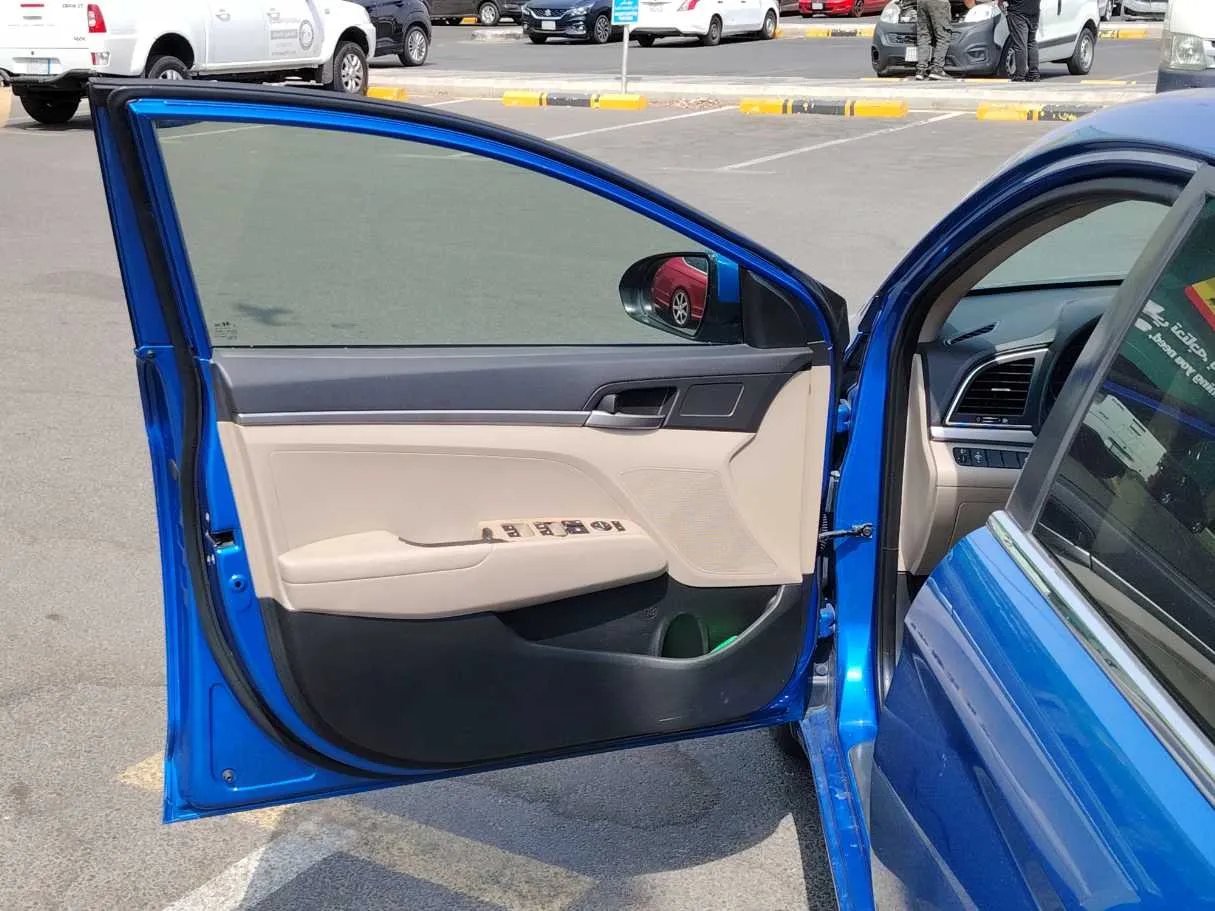 Car image 11