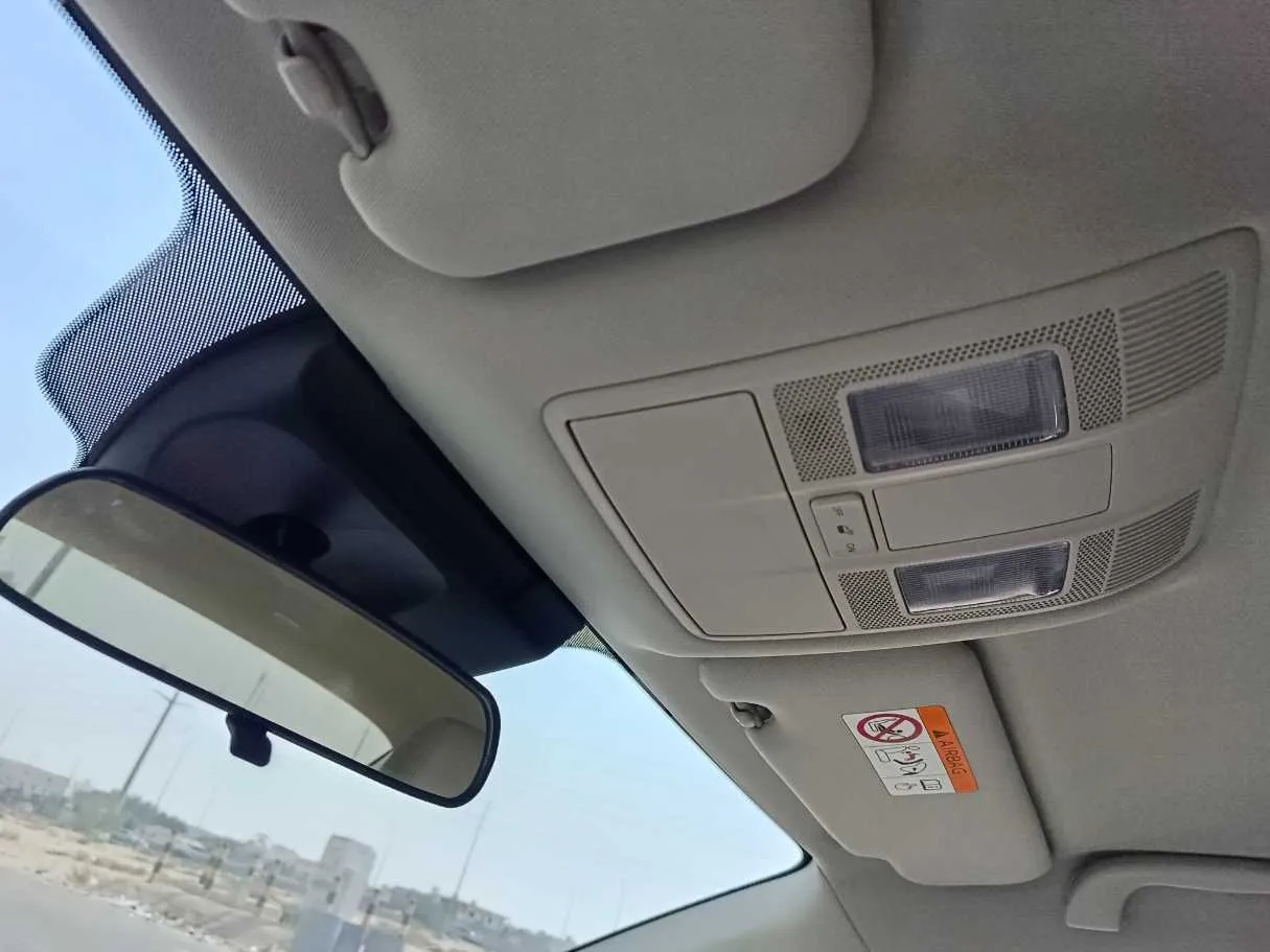Car image 32