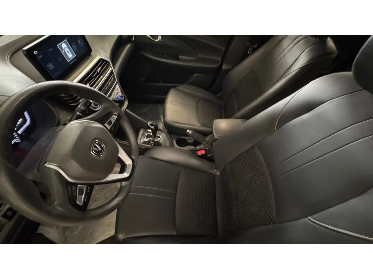 Car image 11
