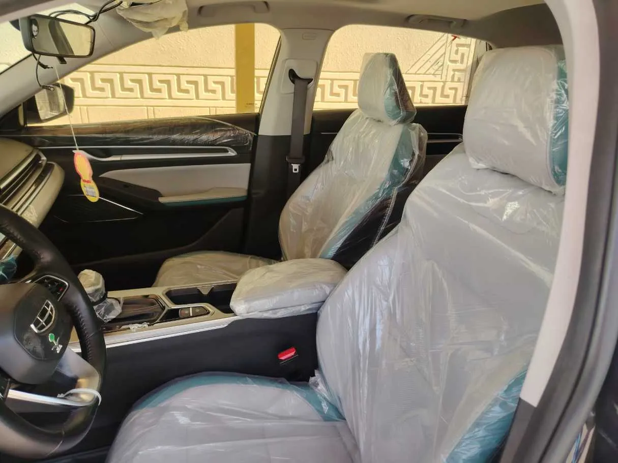 Car image 14