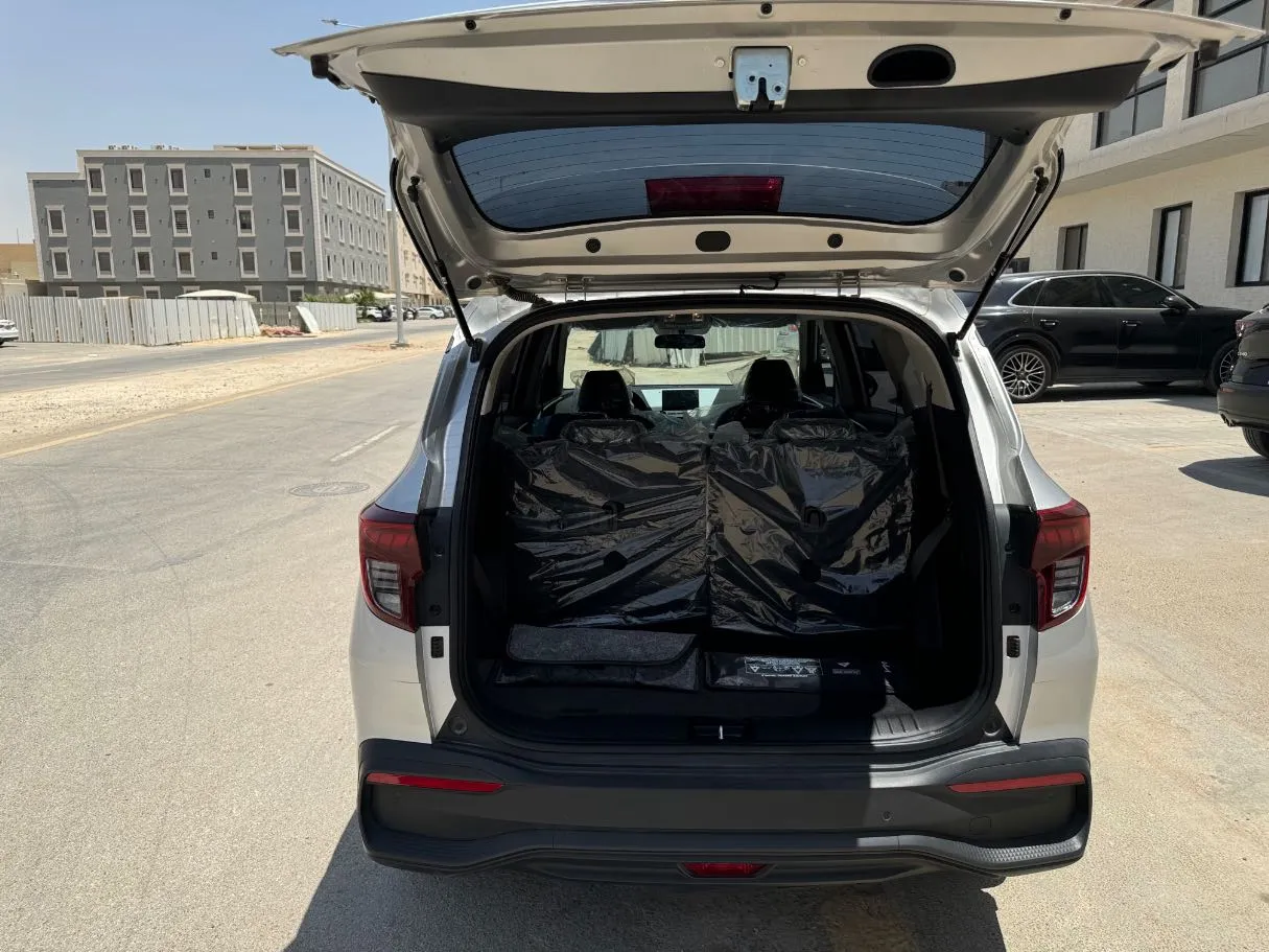 Car image 21