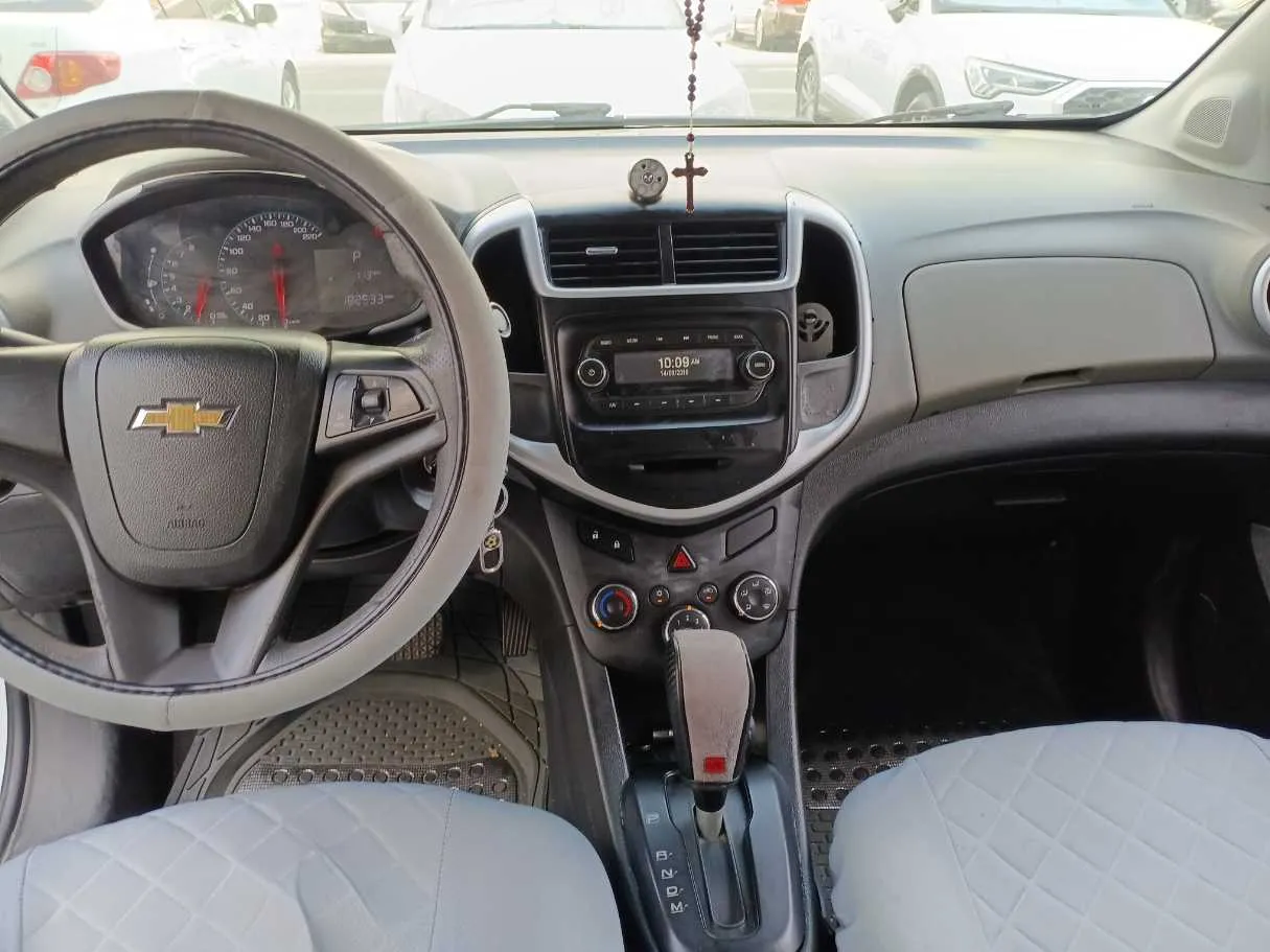 Car image 15
