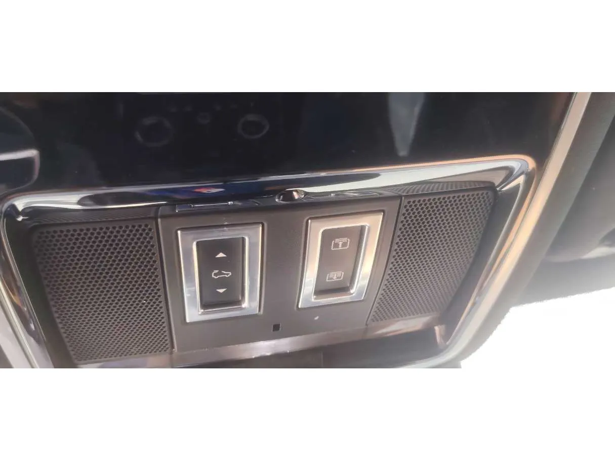 Car image 26