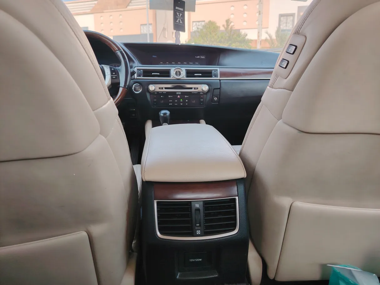 Car image 30