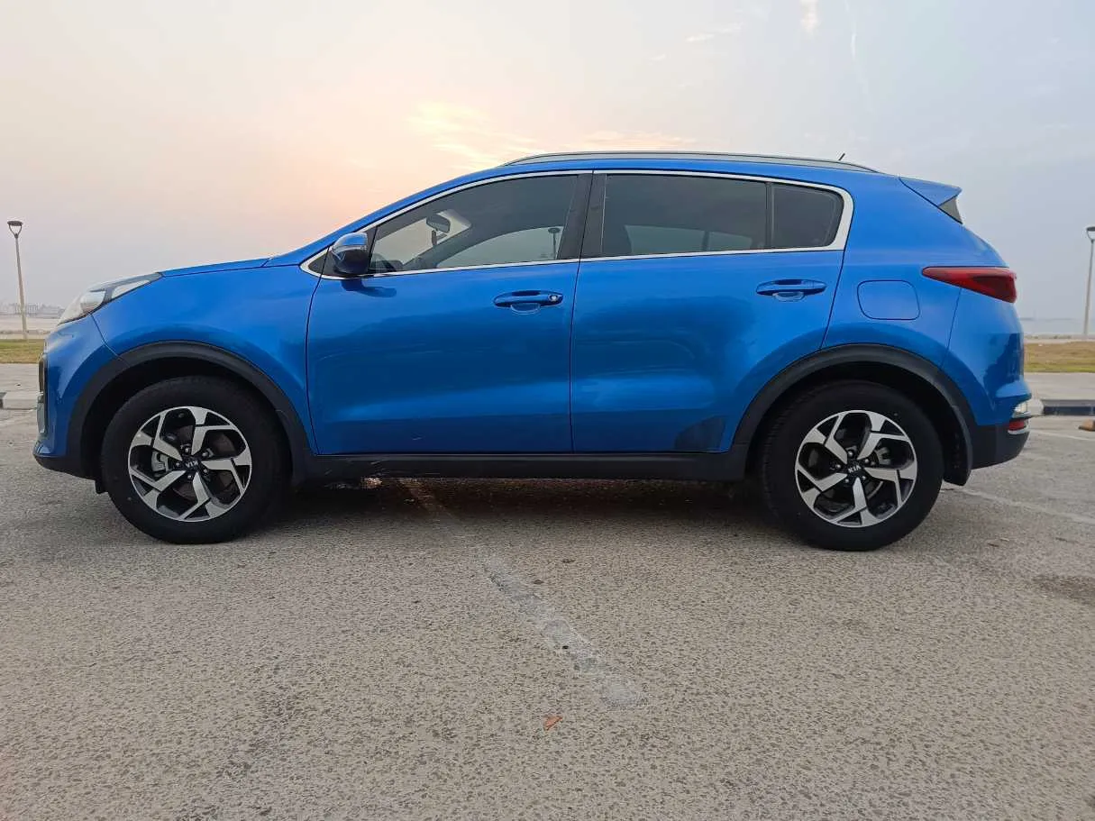 Car image 8
