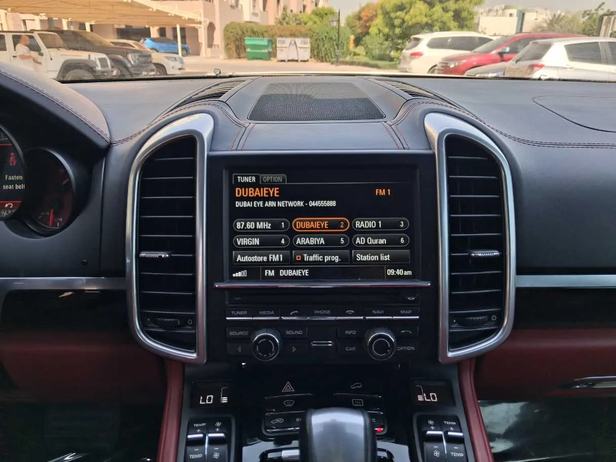 Car image 14
