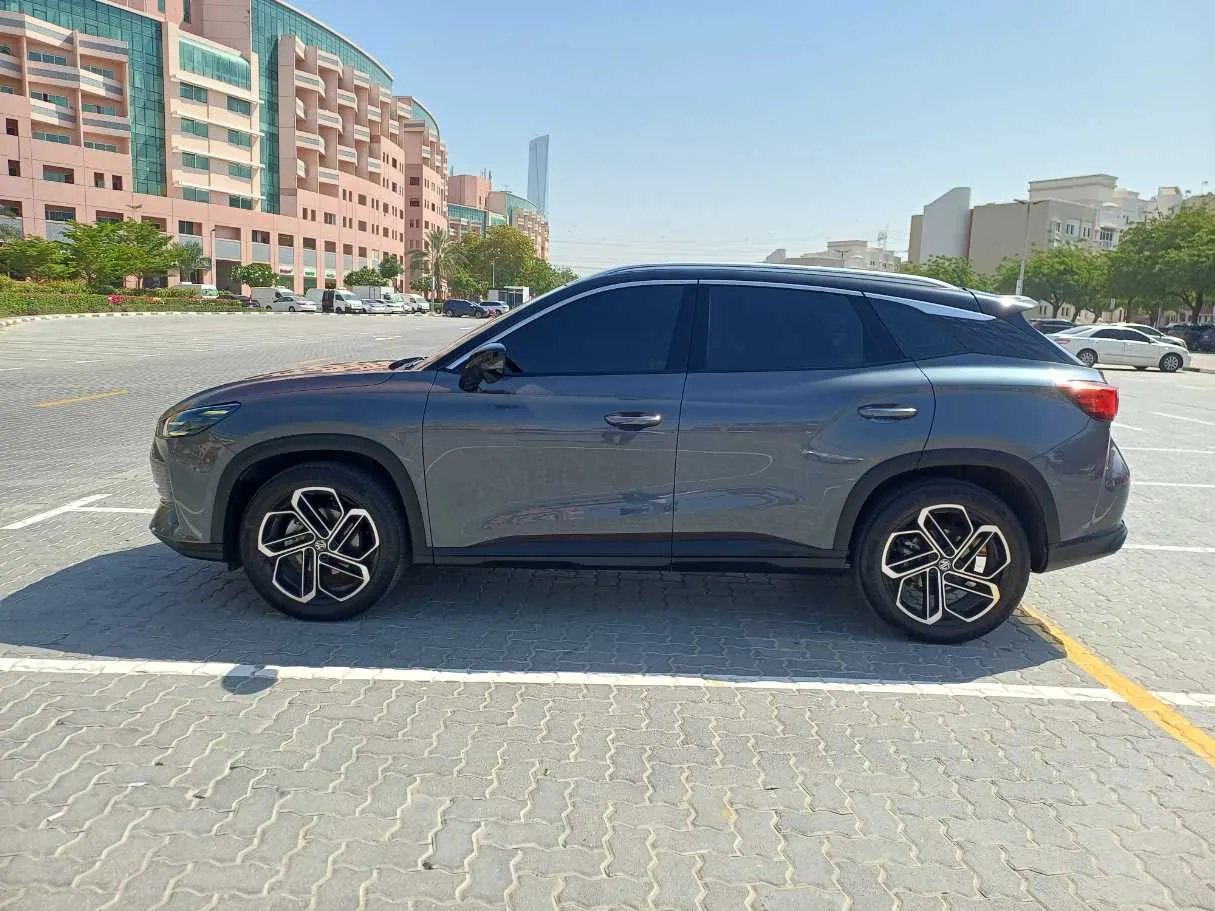 Car image 8