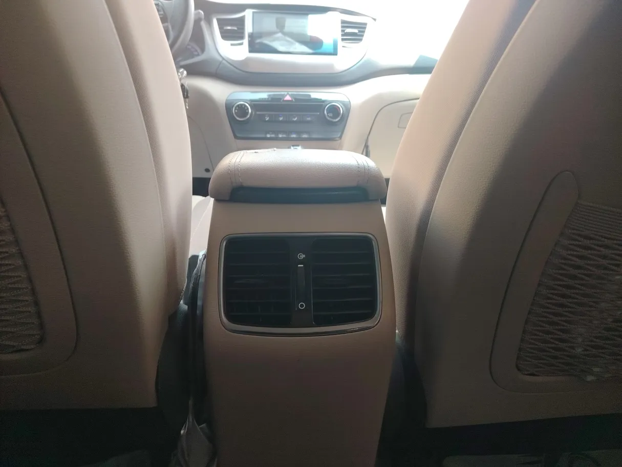 Car image 27