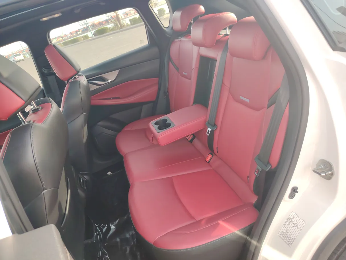 Car image 16