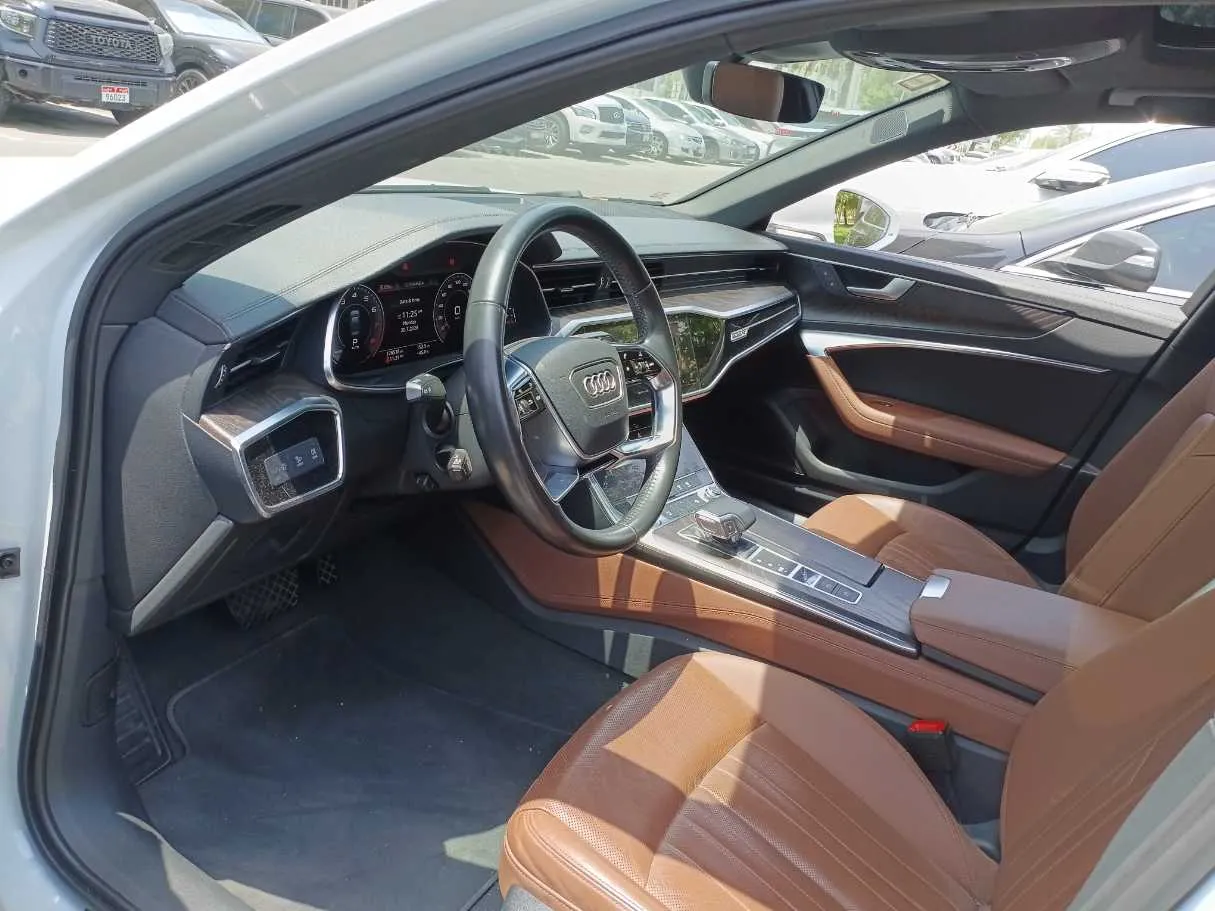 Car image 12