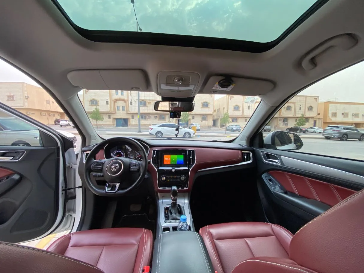 Car image 14