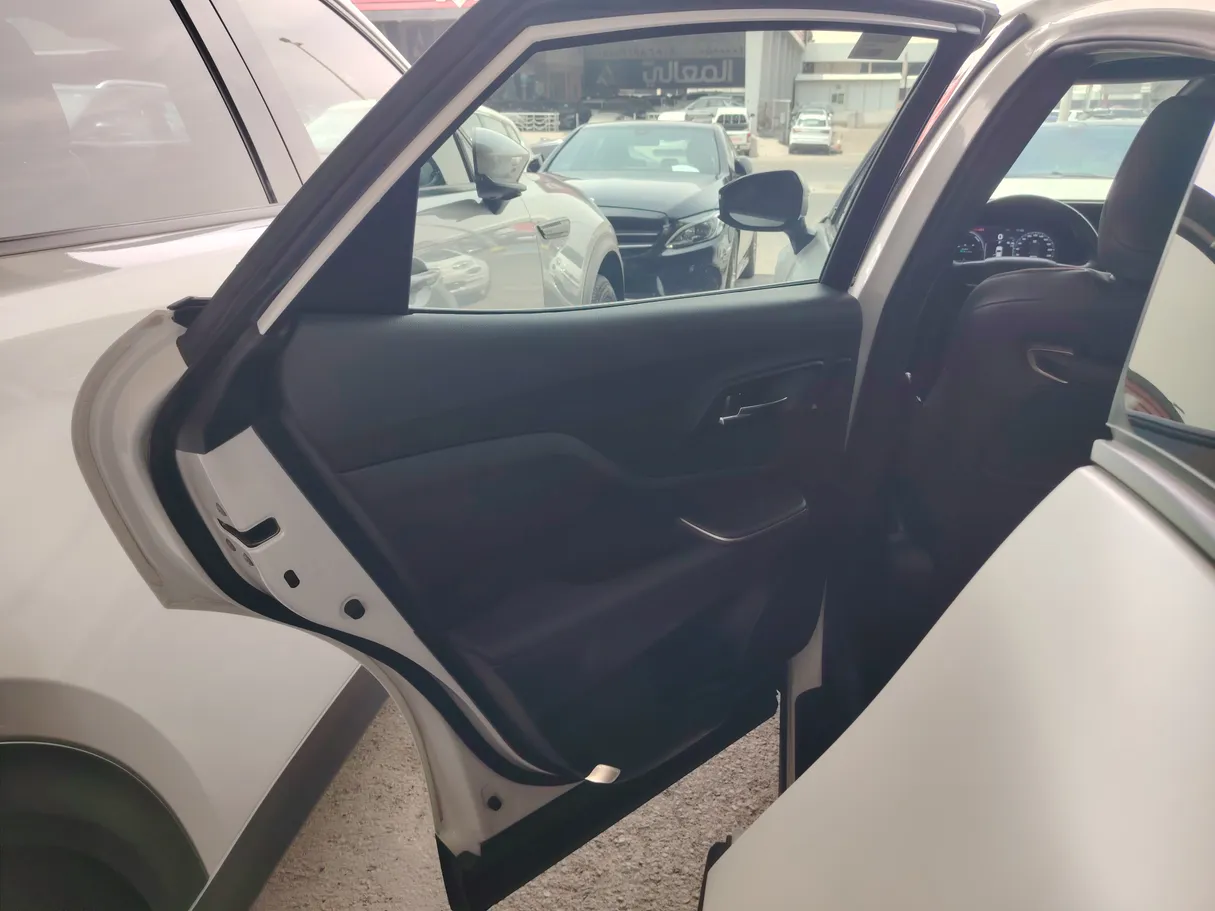 Car image 21