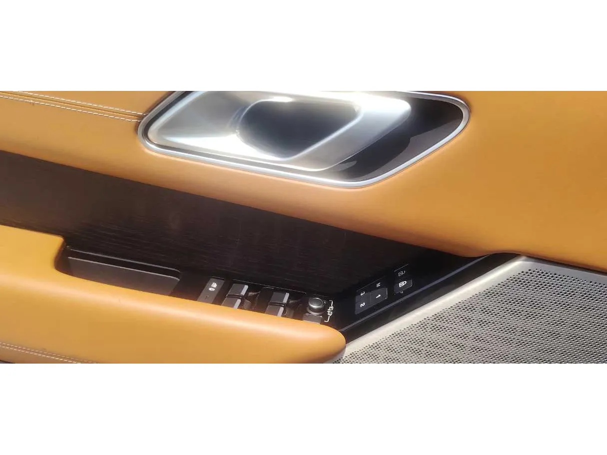 Car image 27