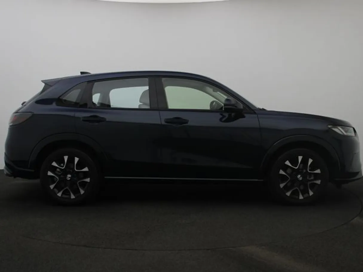Car image 12