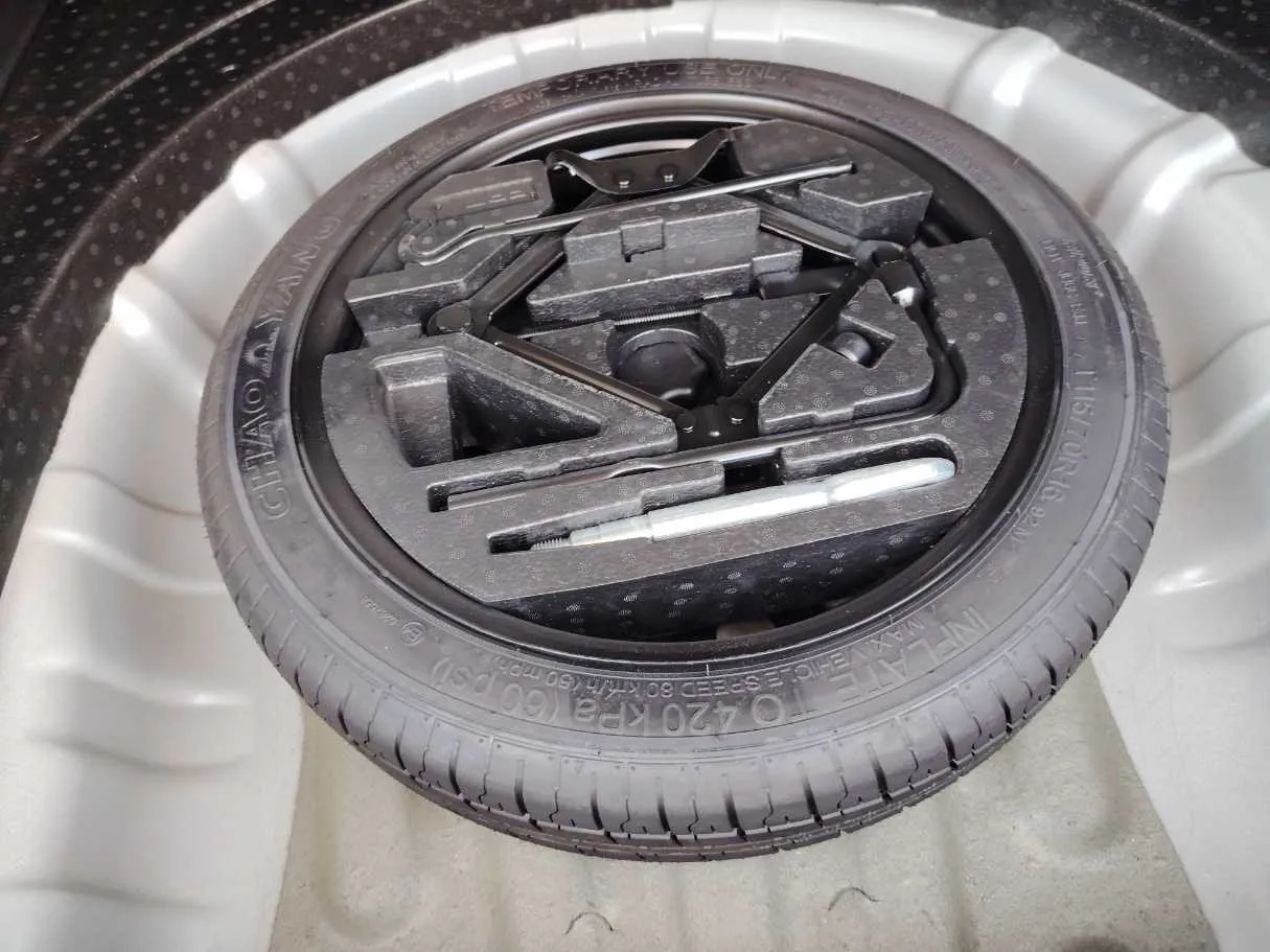 Car image 32