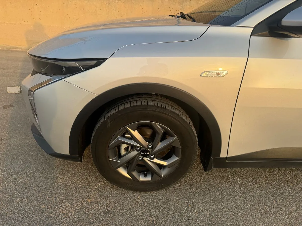 Car image 8