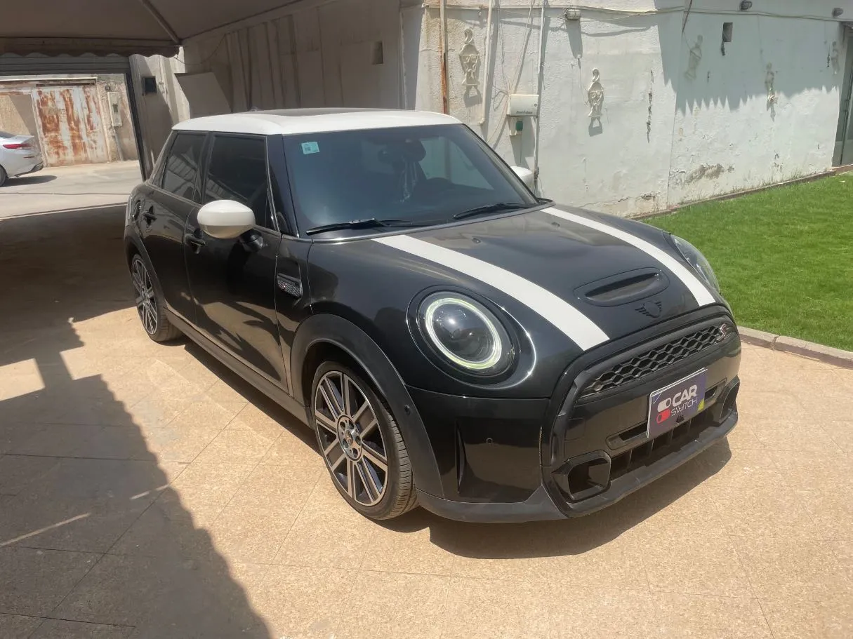 Car image 3