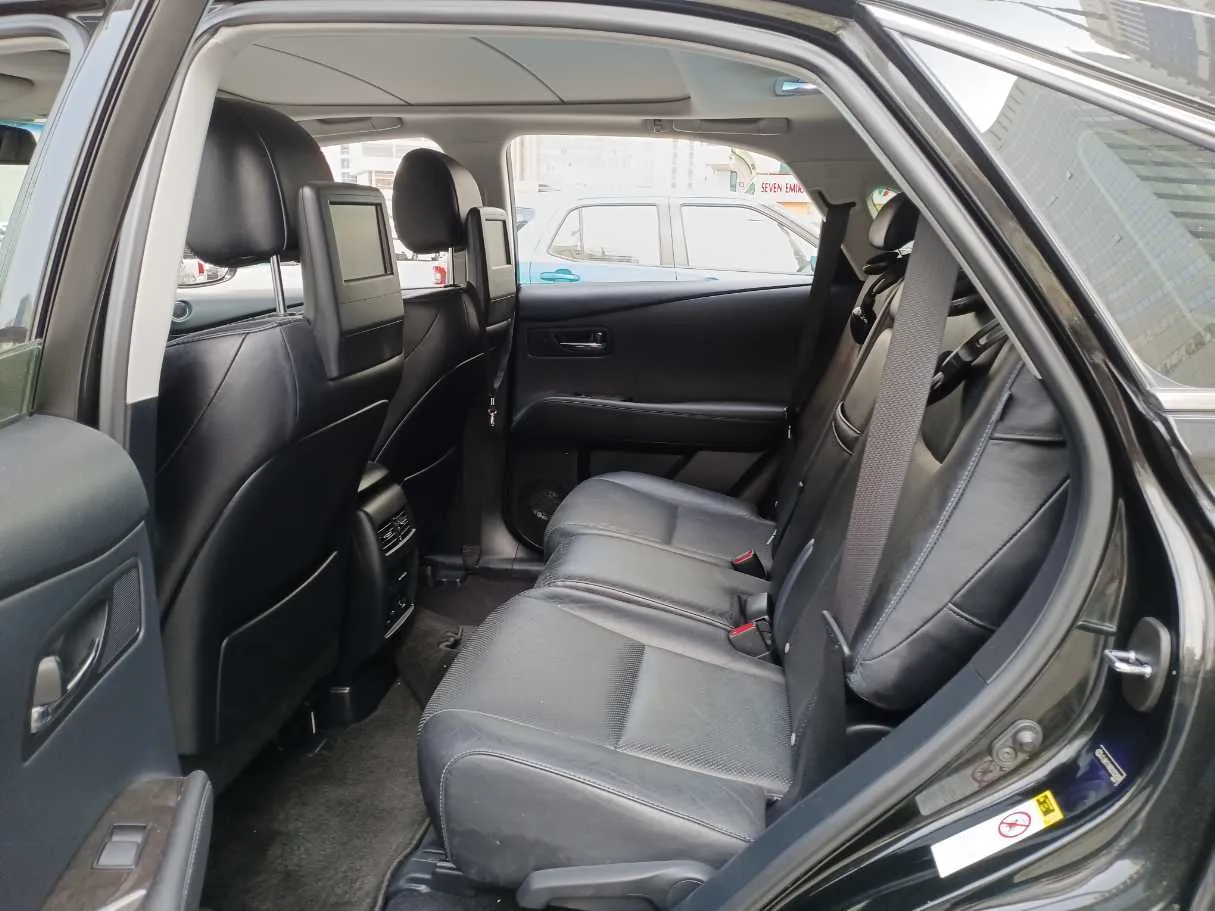 Car image 13