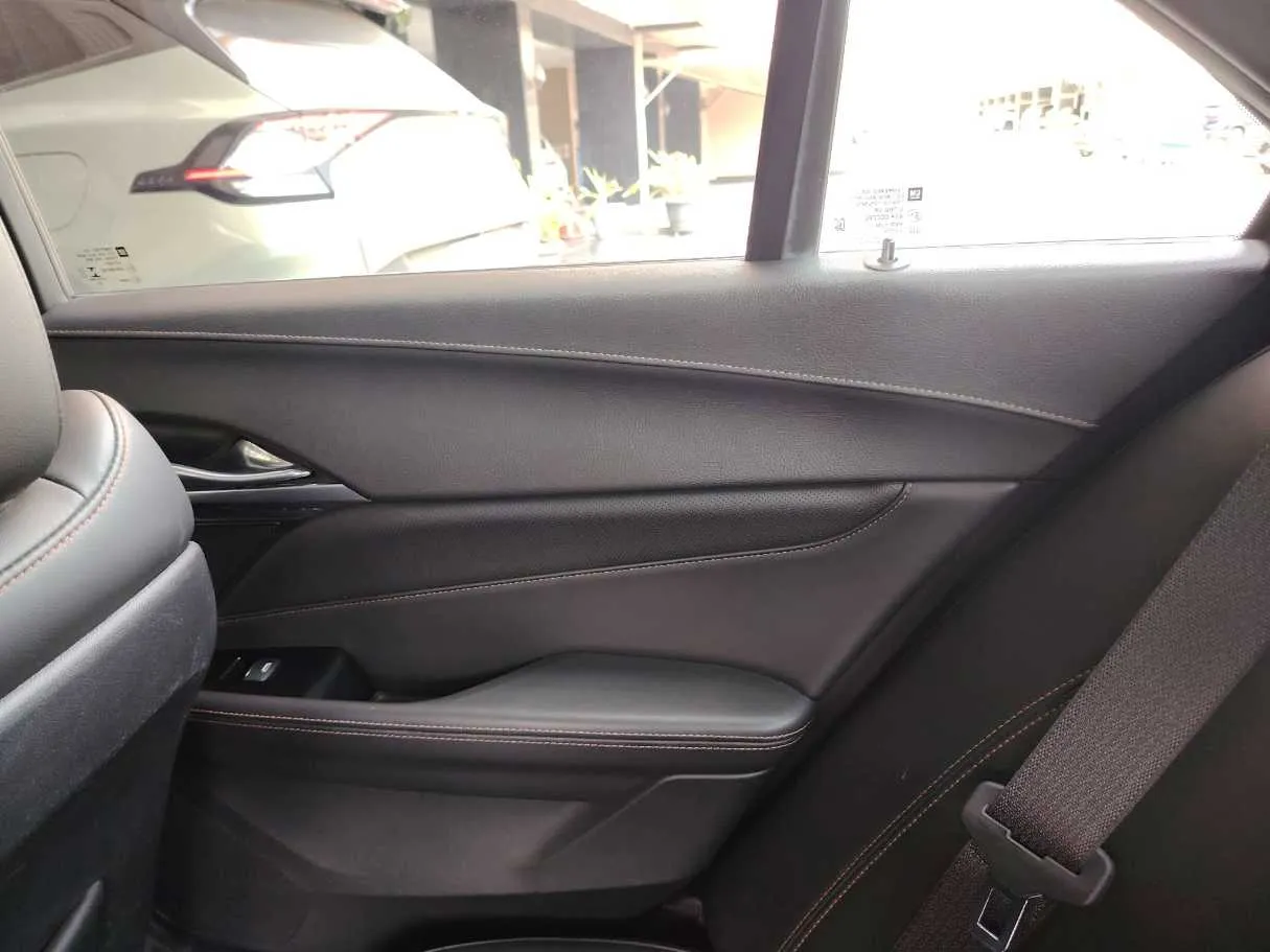 Car image 37