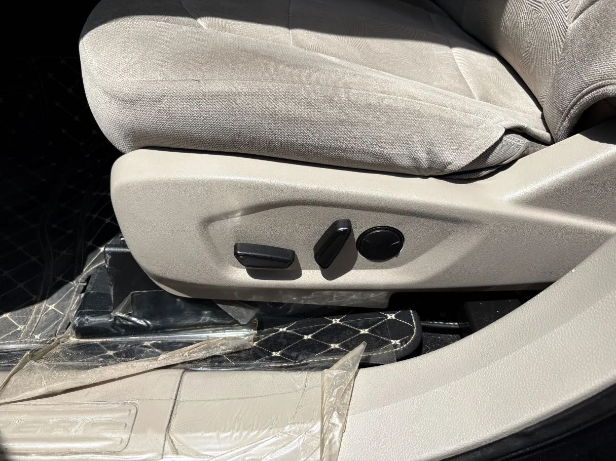 Car image 28