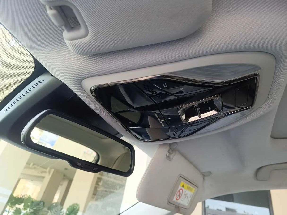 Car image 29