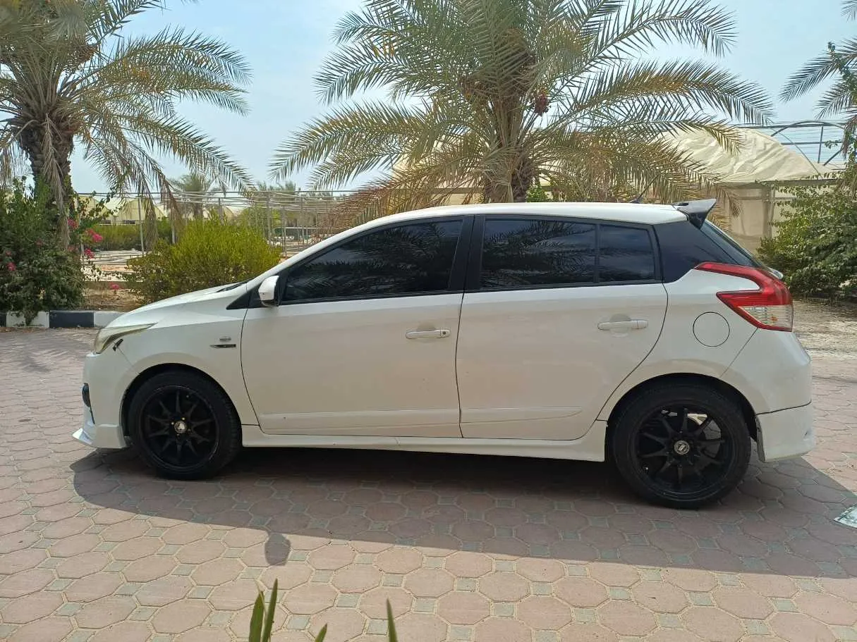Car image 4