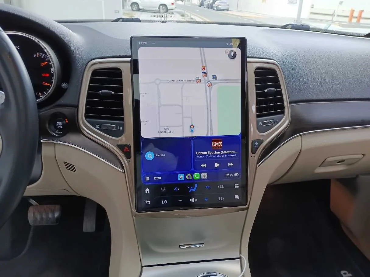 Car image 16
