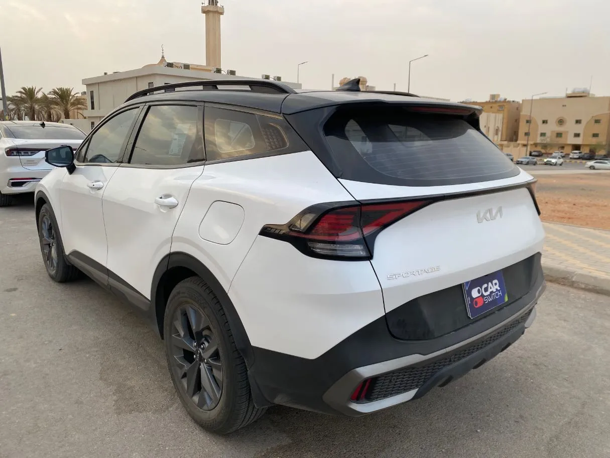 Car image 7