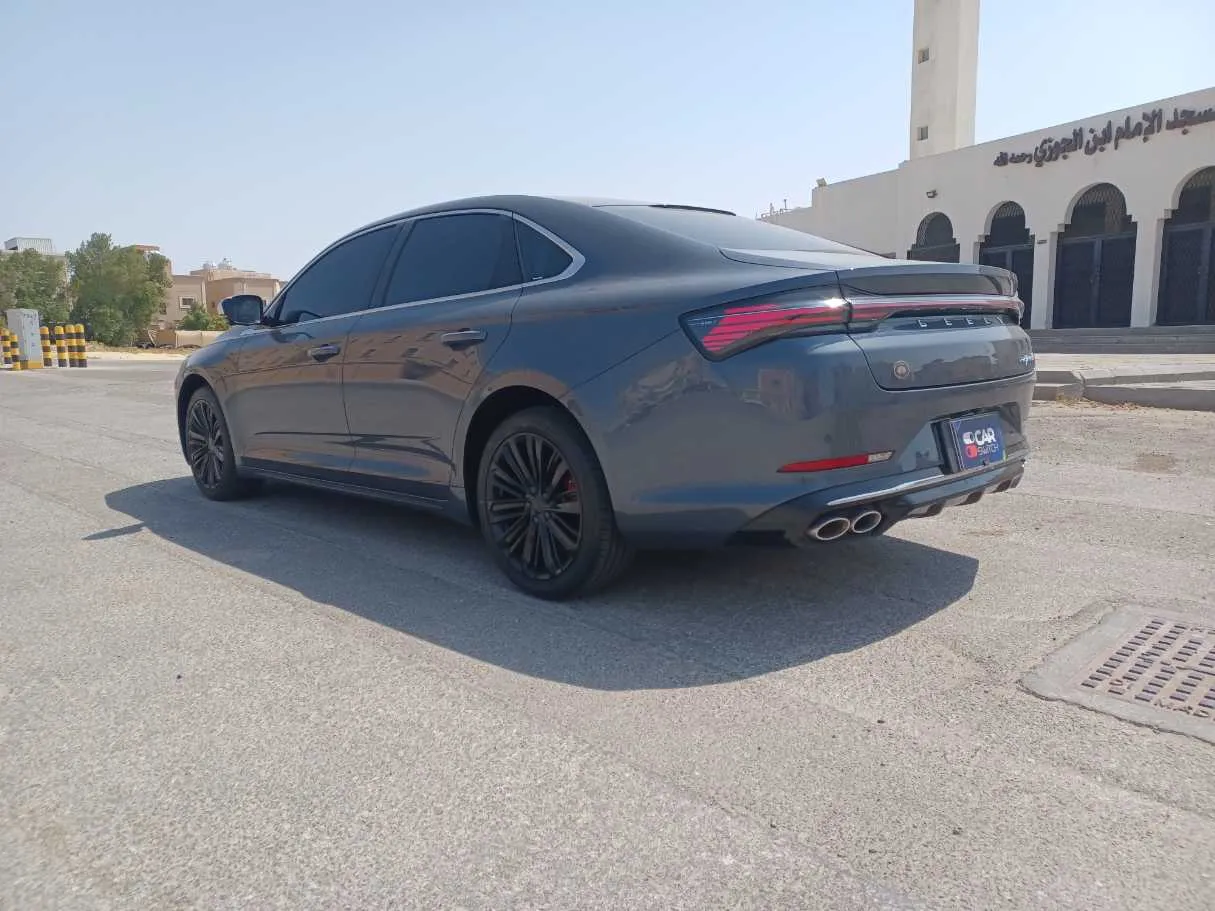 Car image 7