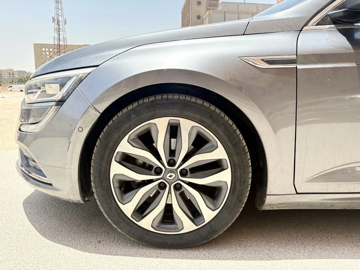Car image 9