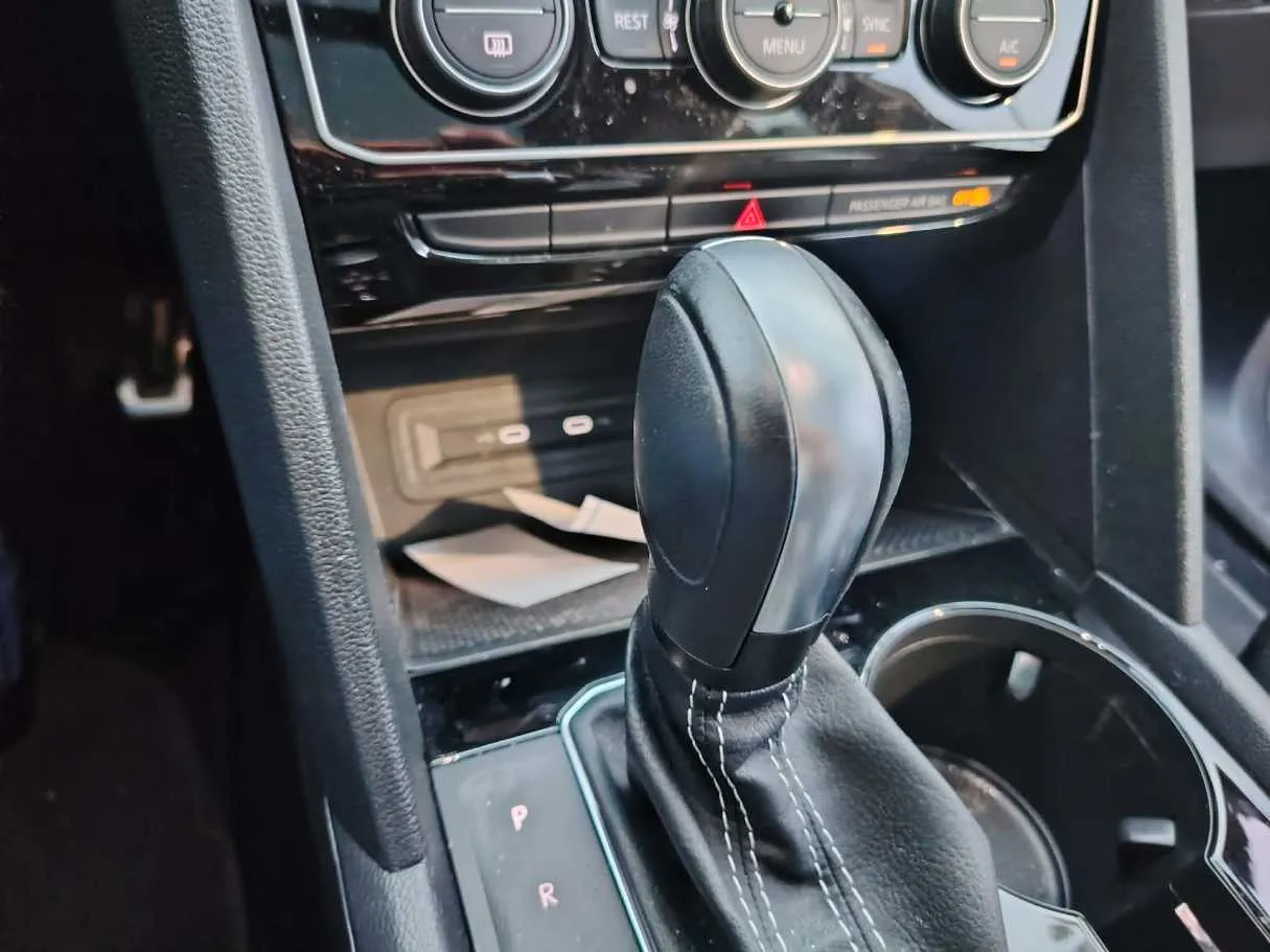 Car image 28