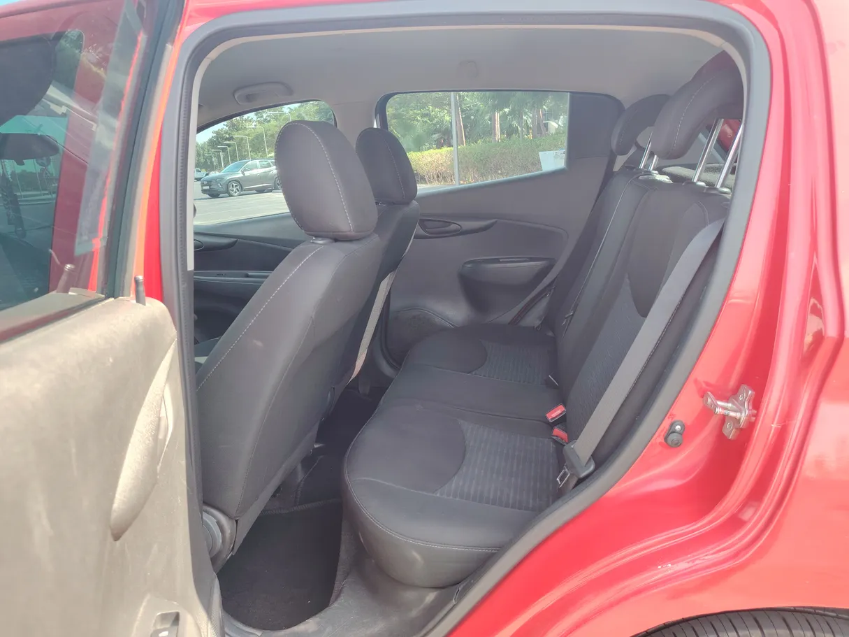 Car image 15