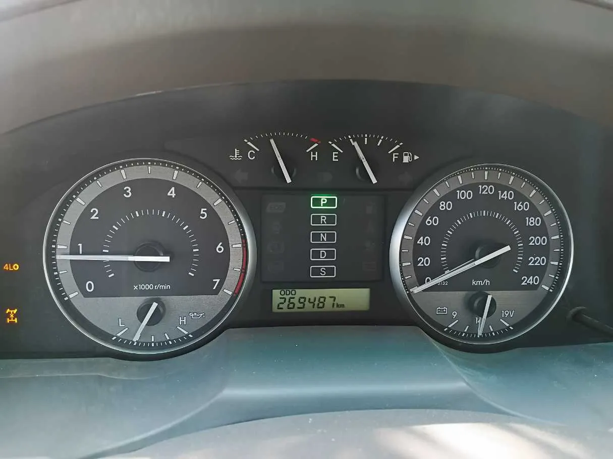 Car image 19