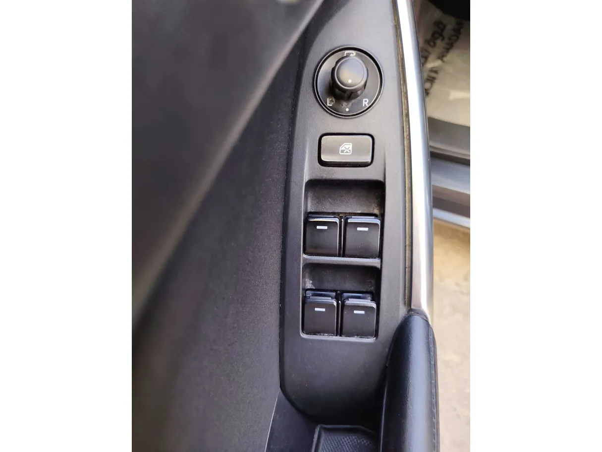Car image 27