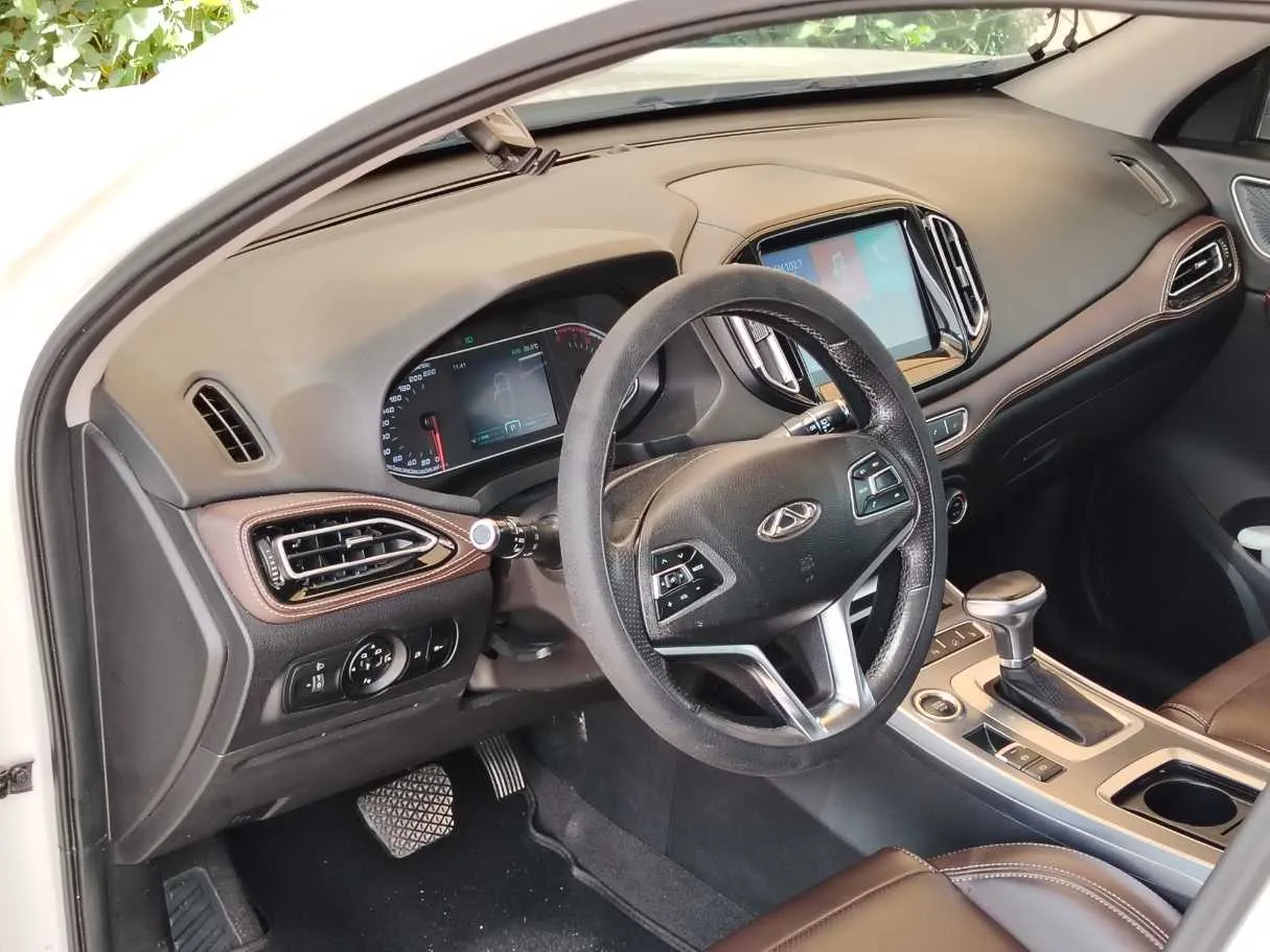 Car image 12