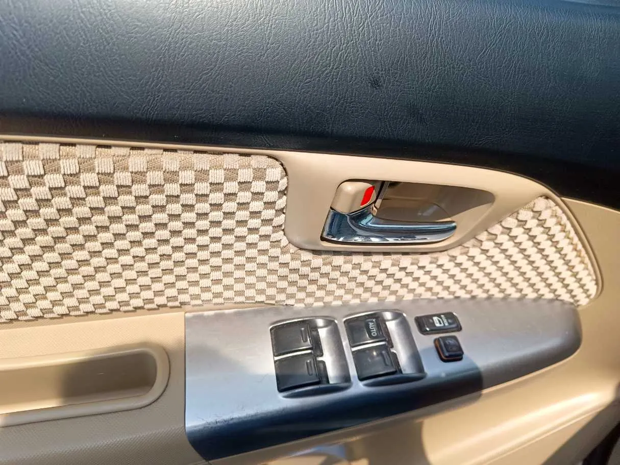 Car image 28