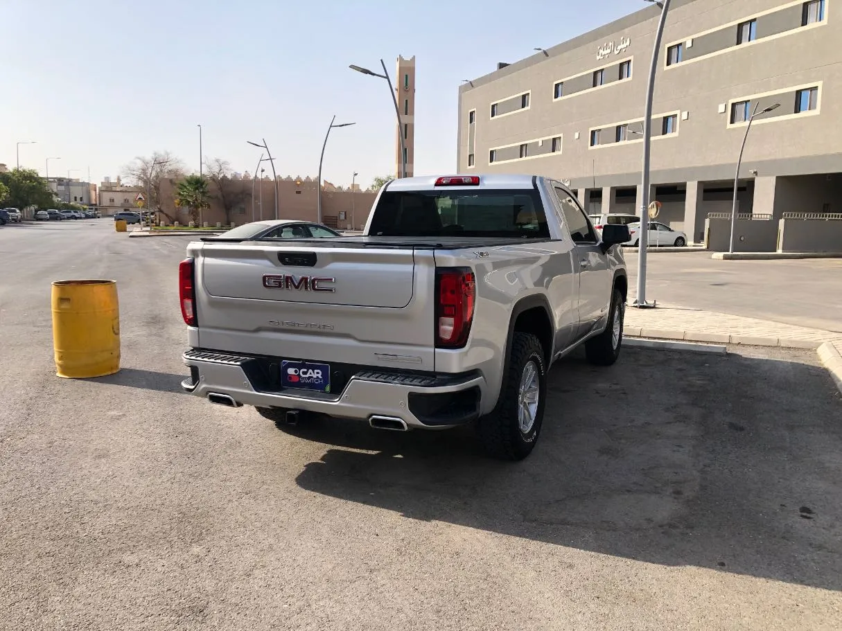 Car image 5