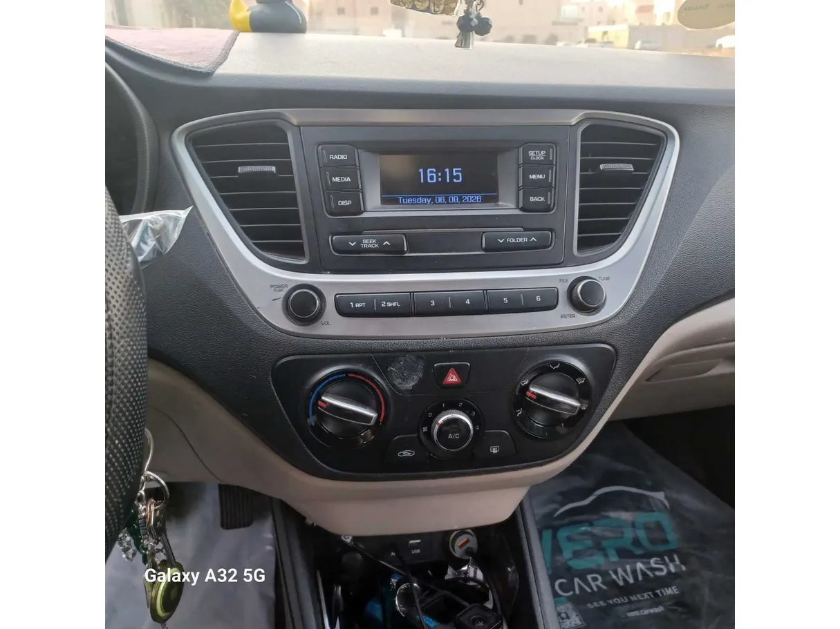 Car image 19