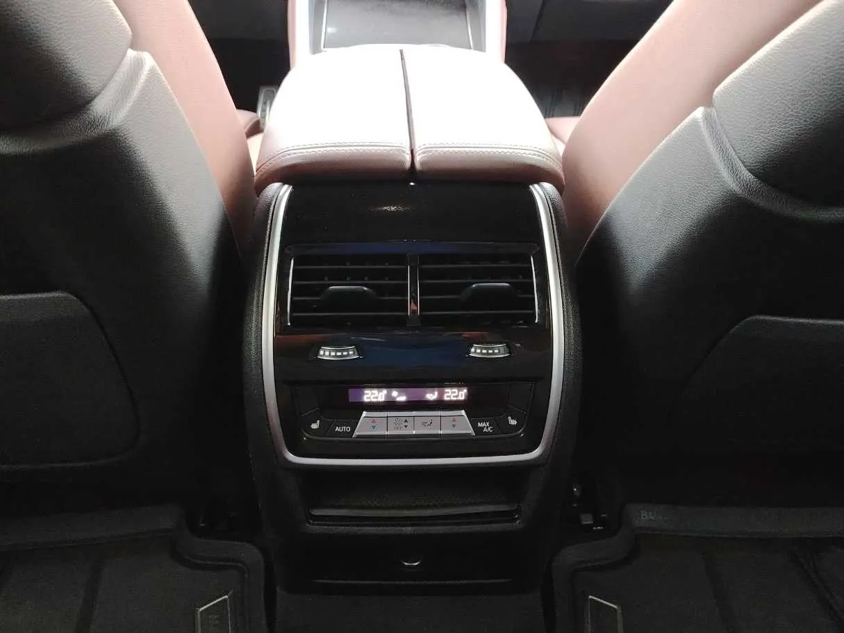 Car image 26