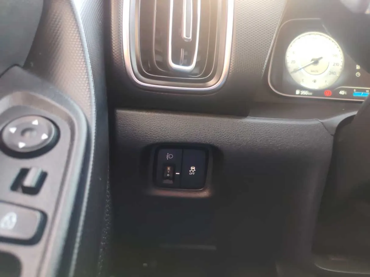 Car image 26
