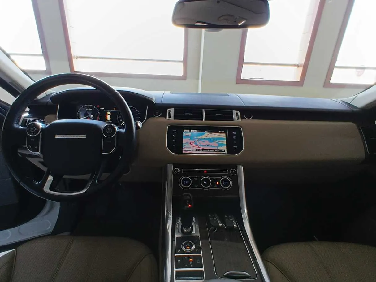 Car image 16