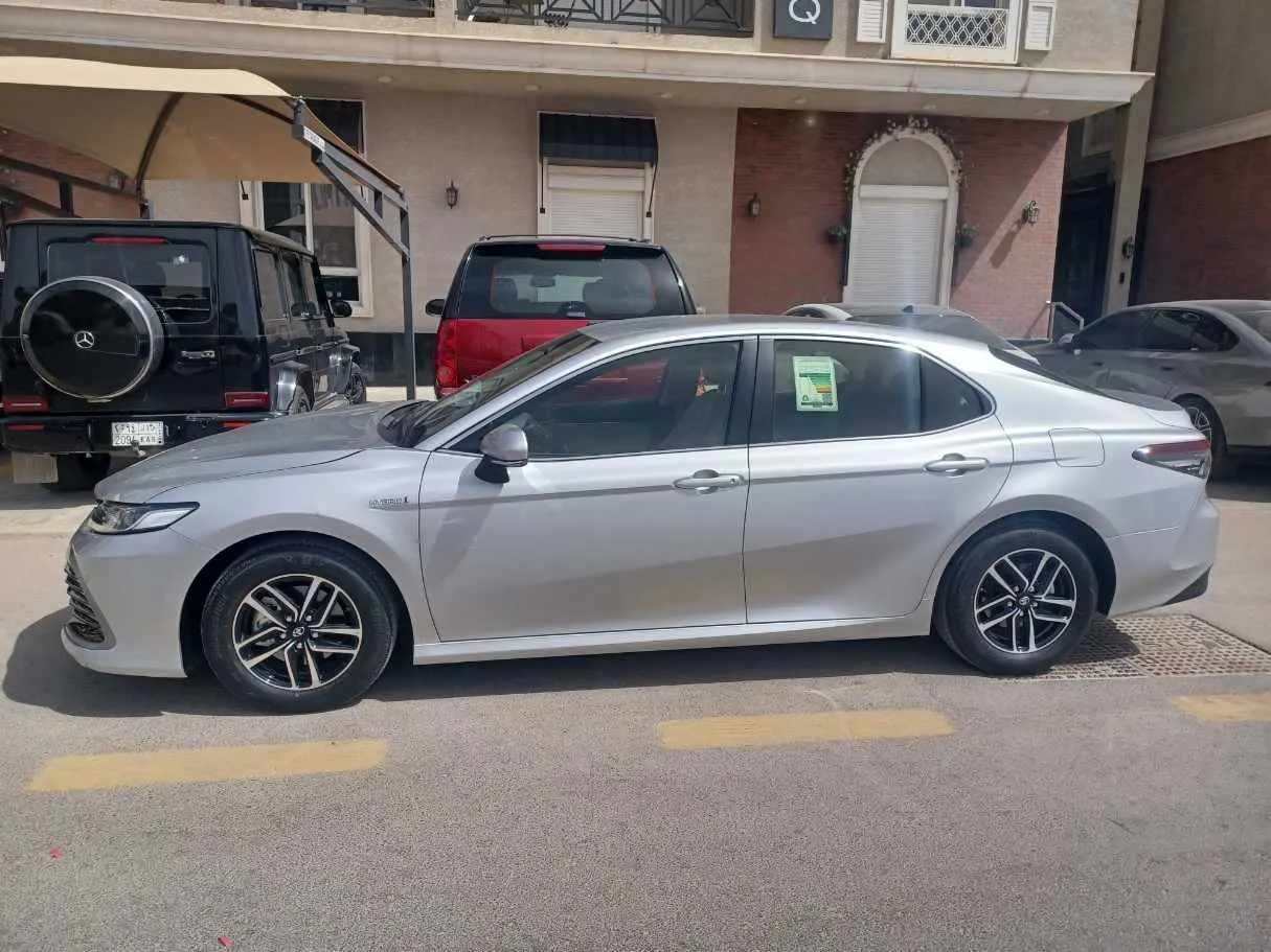 Car image 8