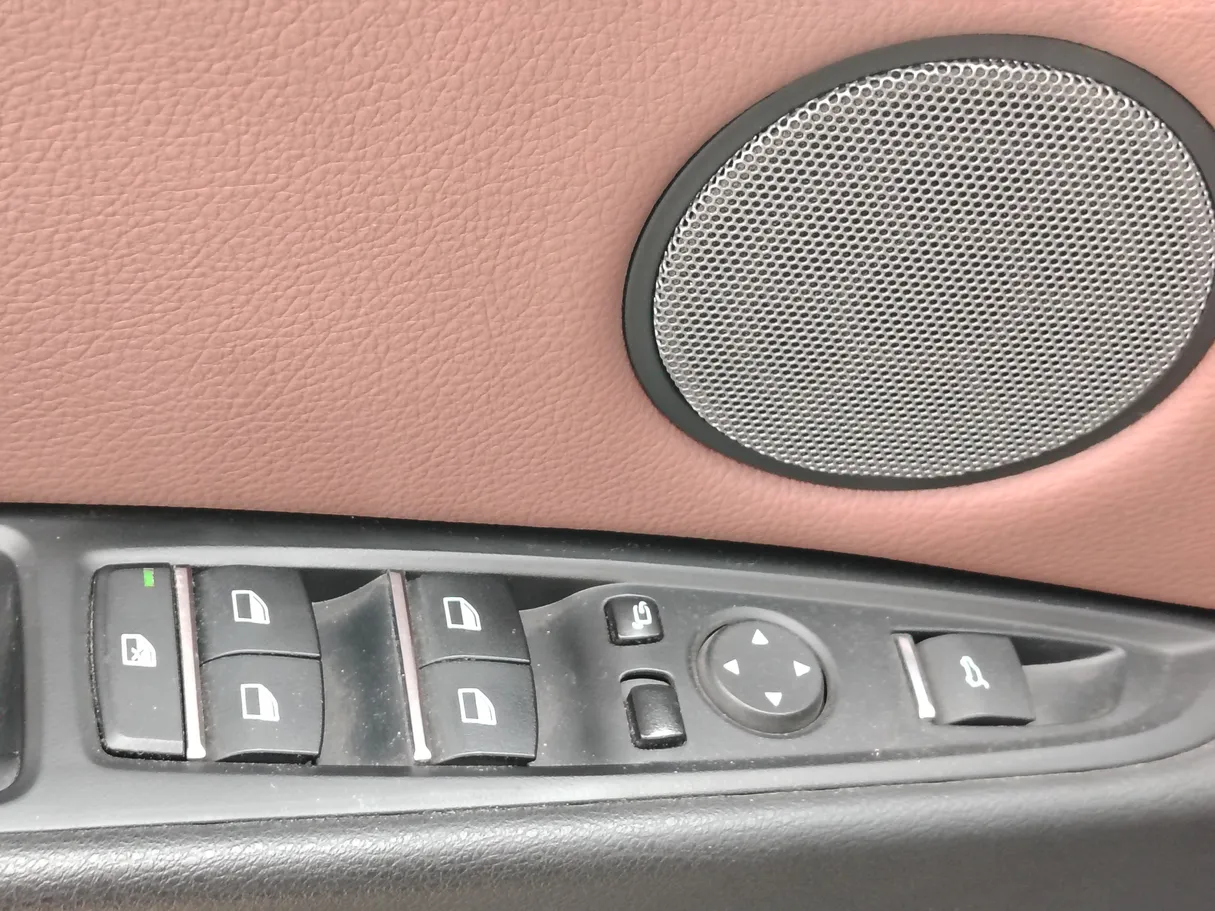Car image 31