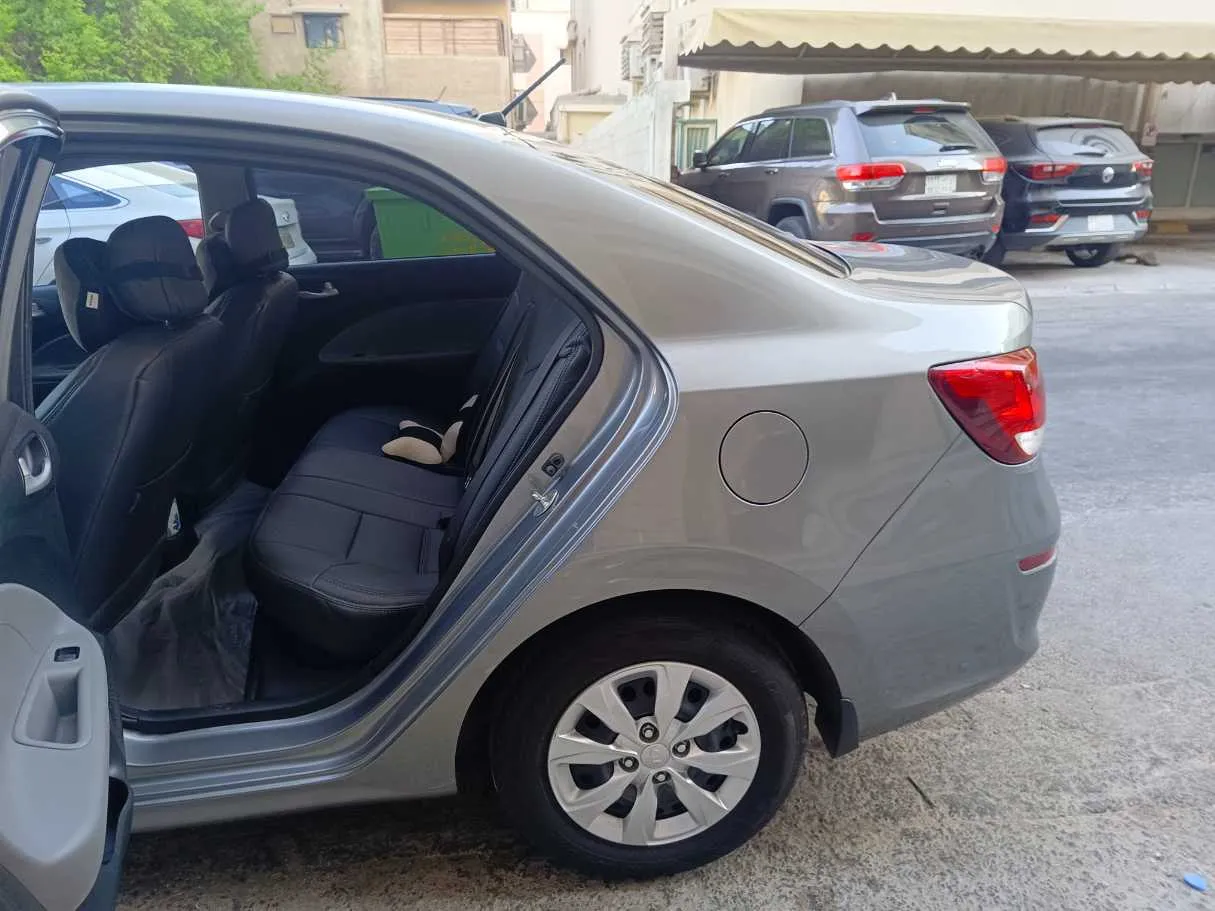 Car image 14