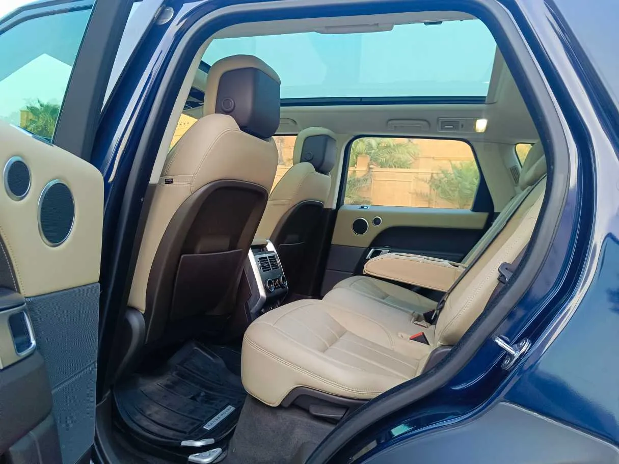 Car image 17