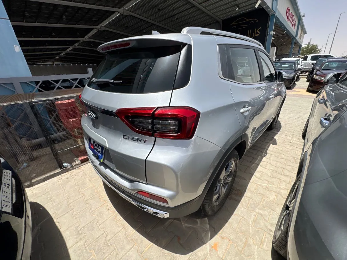 Car image 4