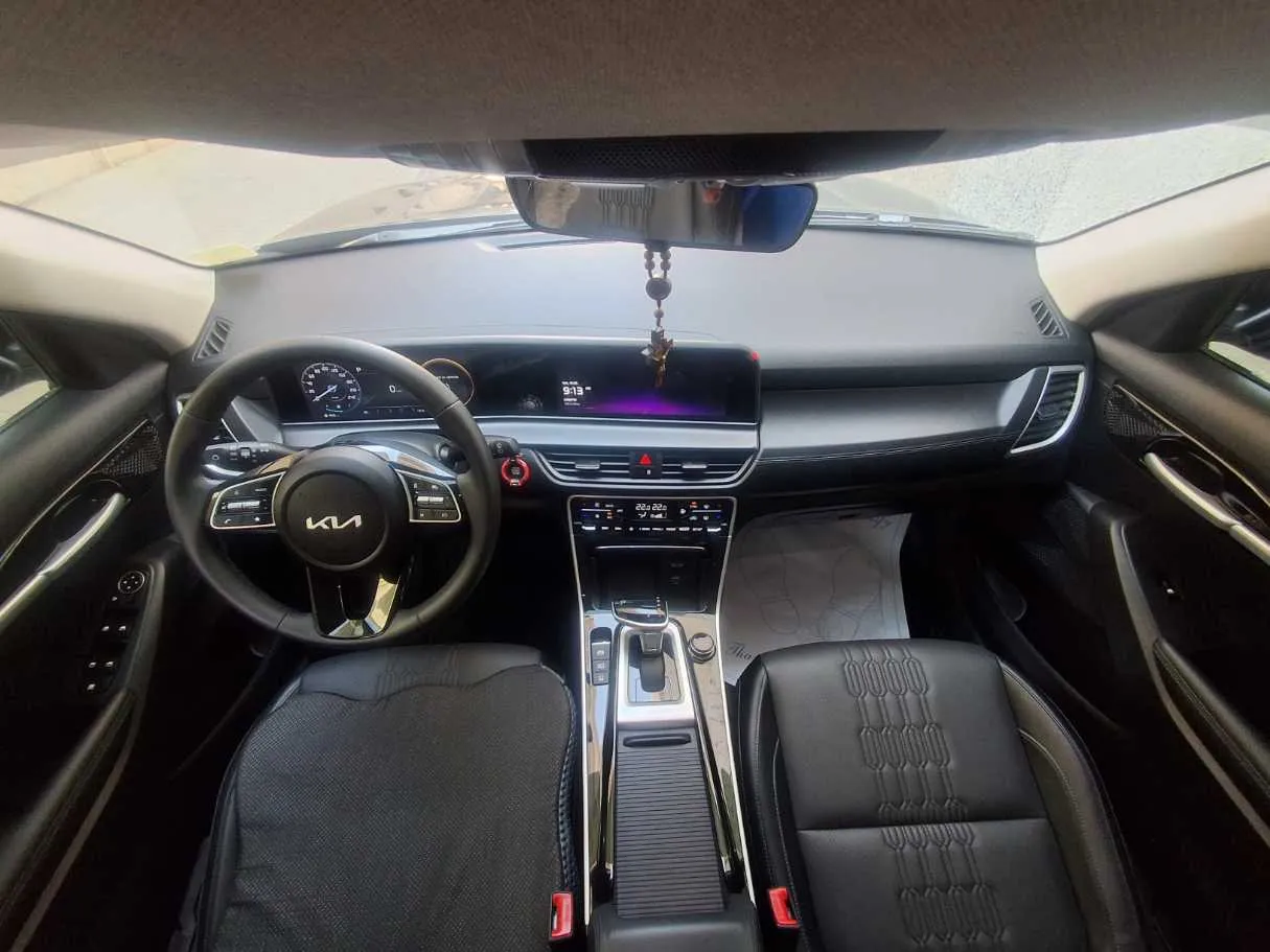 Car image 14