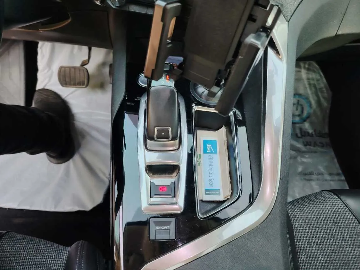 Car image 24