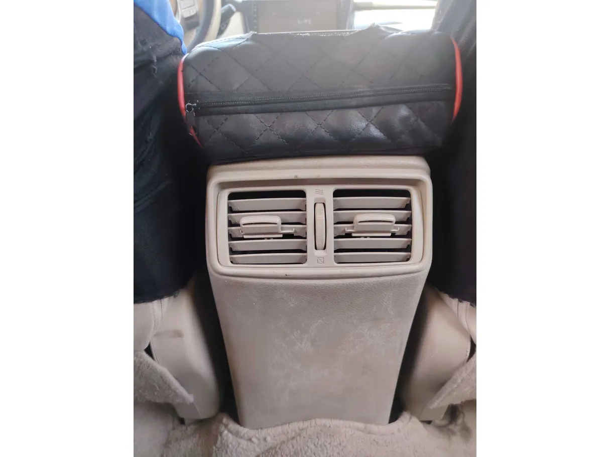 Car image 28