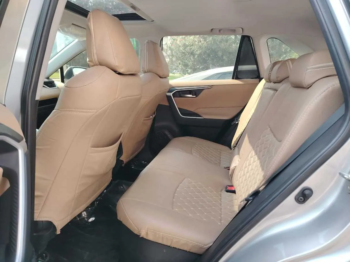 Car image 16